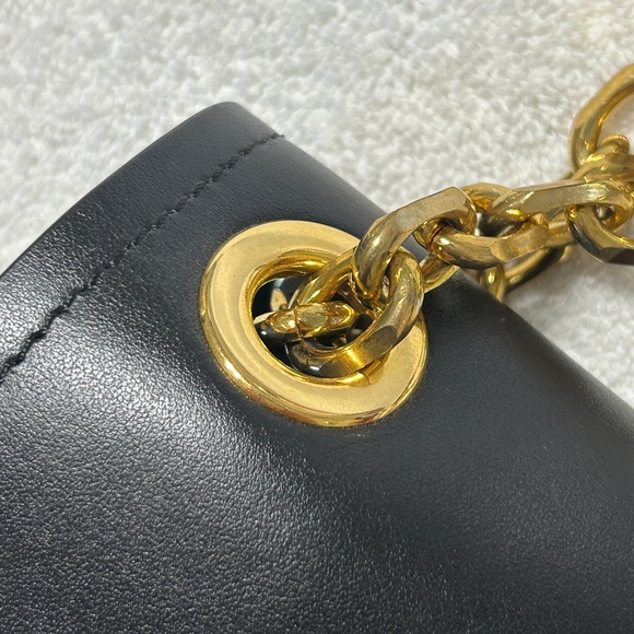 MOSCHINO black leather handbag with gold chain (handle) and gold buckle - Picture 7 of 15